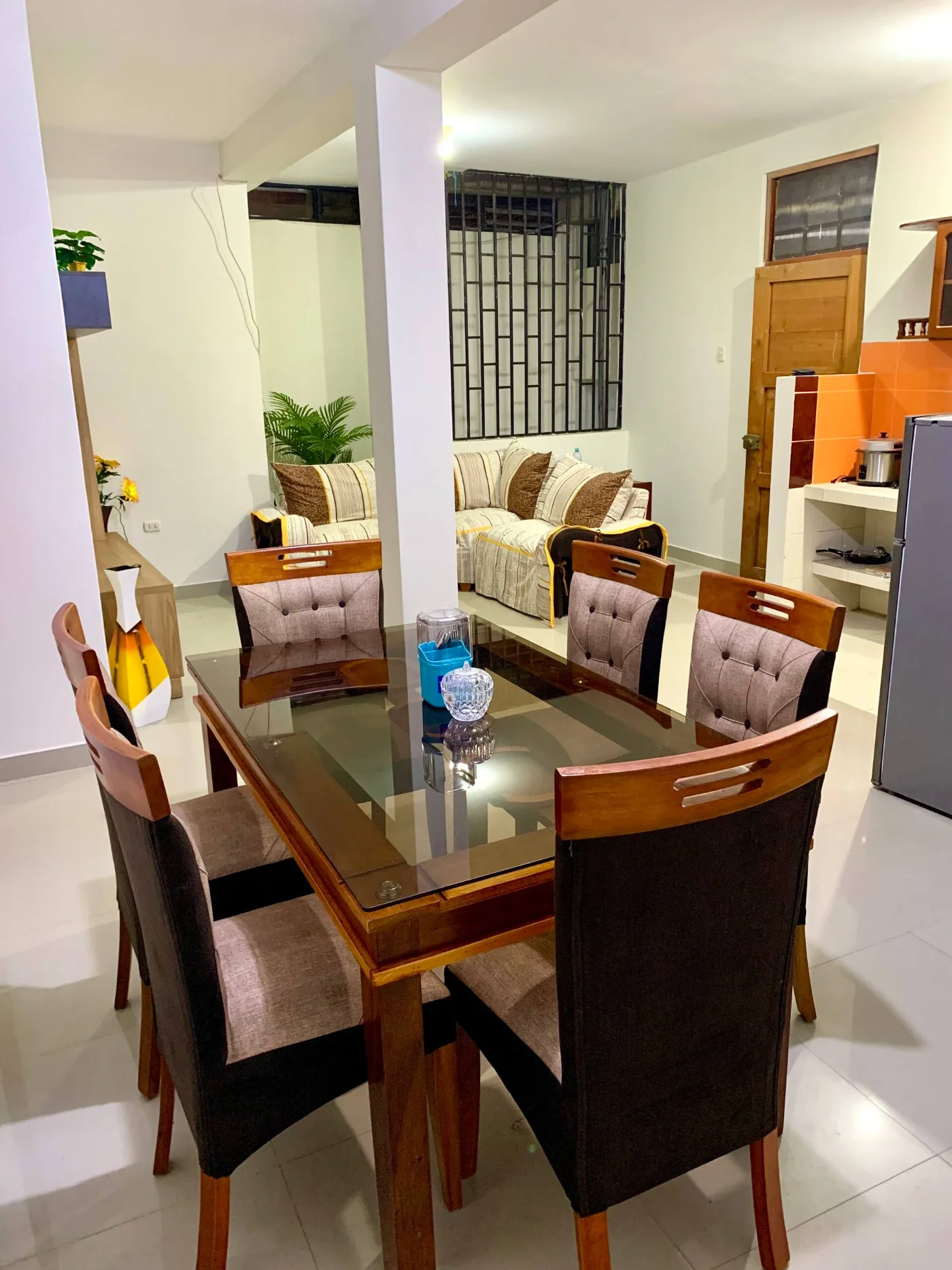 Sala y comedor vistos juntos